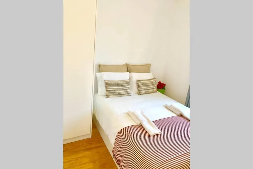 Apartment 32 3 - Lisbon City Life Private Apartment, Bairro Alto